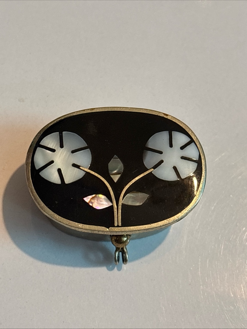 Vintage Alpaca silver inlaid Abolone shells trinket box/snuff/pills made in Mexi